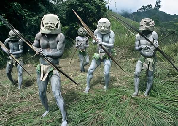 Asaro Mudman - The Papuan Indians, a tribe that maintains a hunter-gatherer lifestyle. Note the quality of their musculature.
